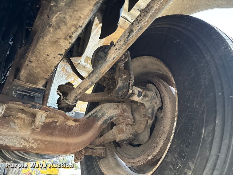 image for item EE1385 2000 Kenworth semi truck