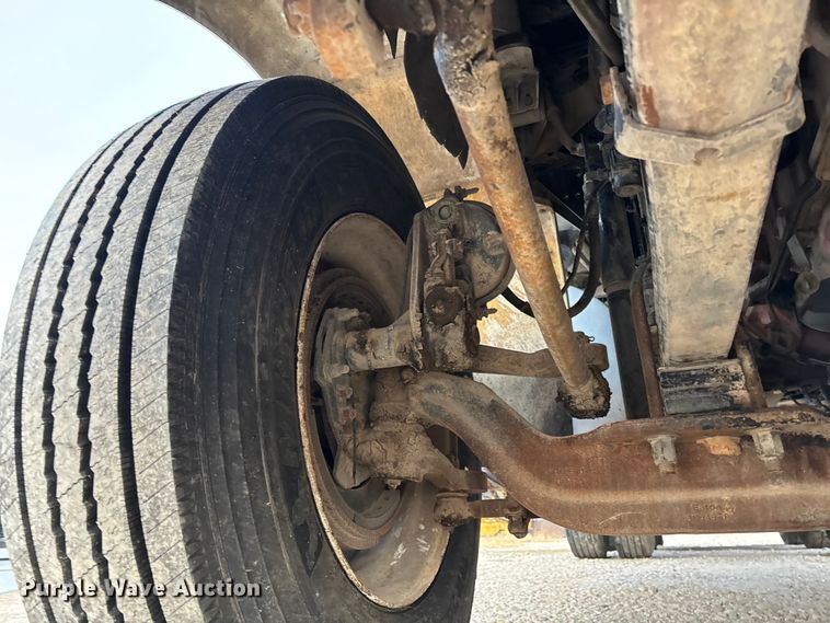 image for item EE1385 2000 Kenworth semi truck