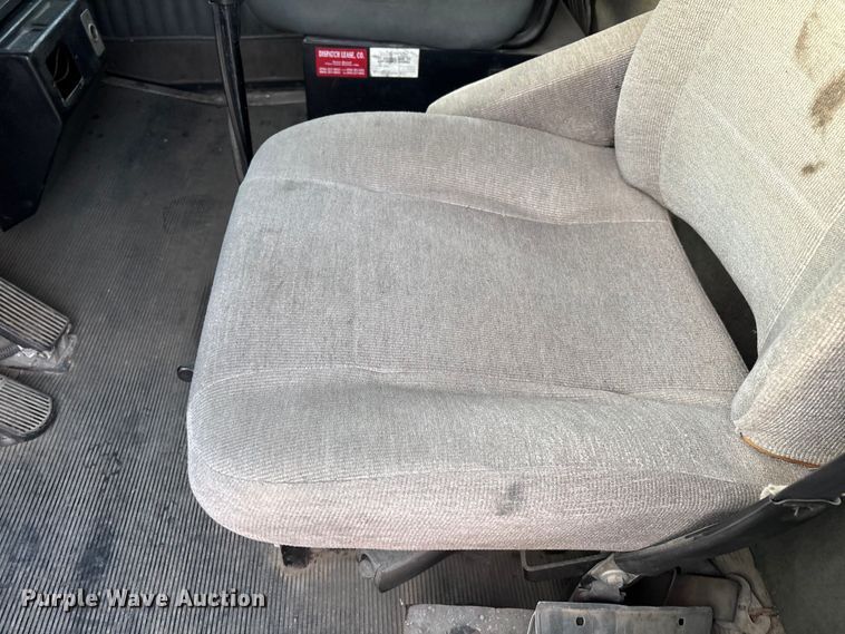 image for item EE1385 2000 Kenworth semi truck