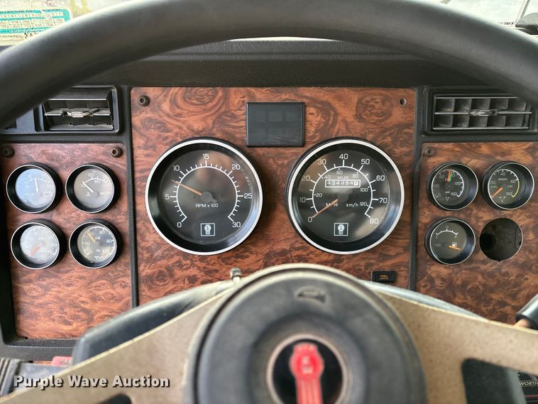 image for item EE1385 2000 Kenworth semi truck