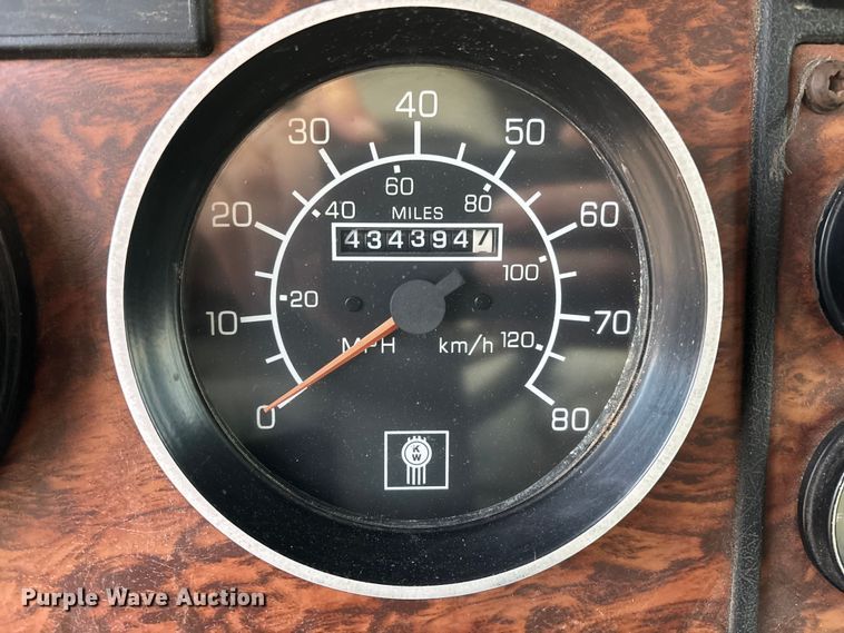 image for item EE1385 2000 Kenworth semi truck