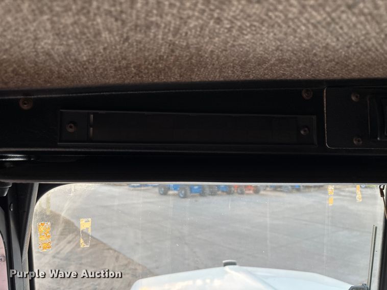 image for item EE1385 2000 Kenworth semi truck