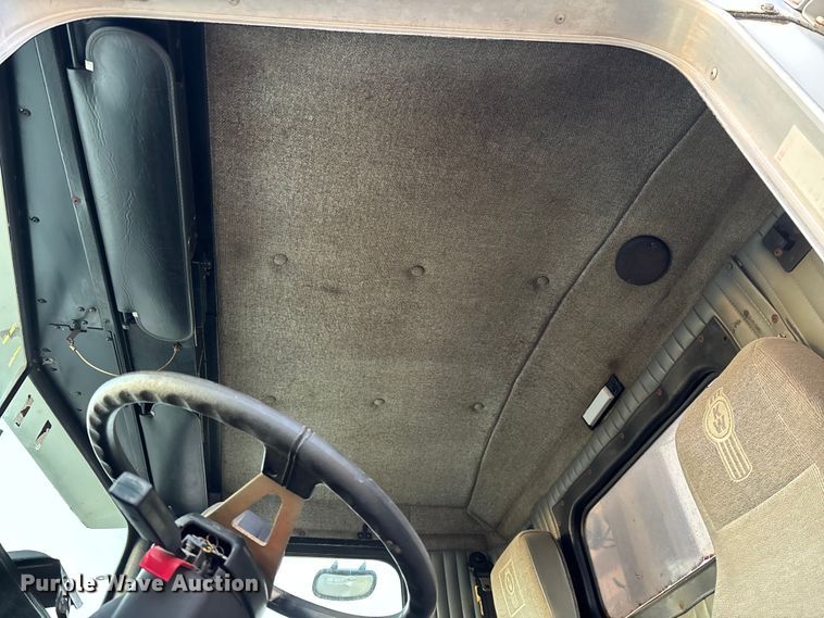 image for item EE1385 2000 Kenworth semi truck
