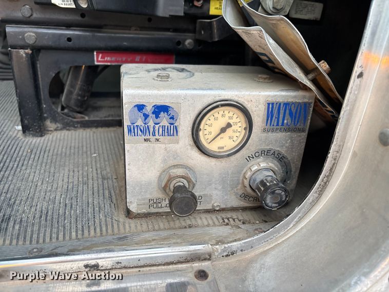 image for item EE1385 2000 Kenworth semi truck