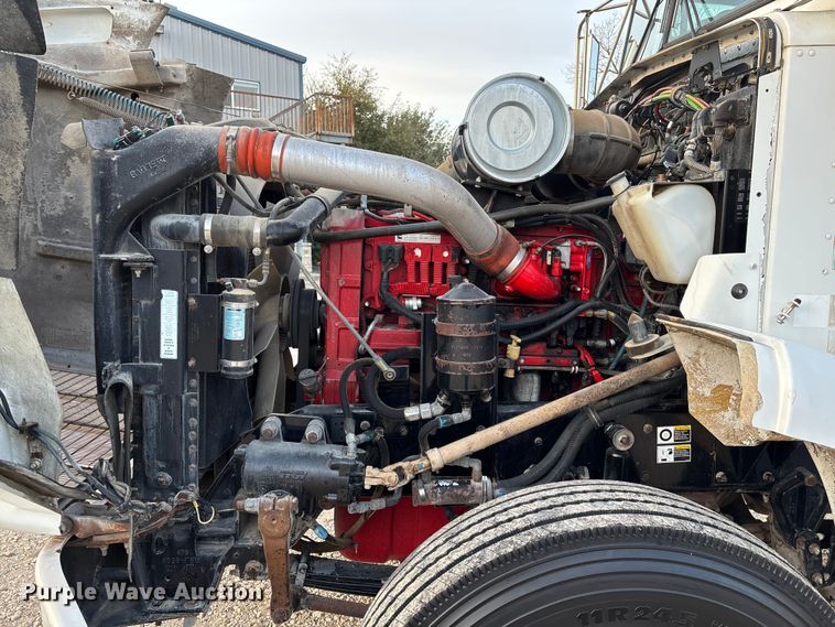 image for item EE1385 2000 Kenworth semi truck