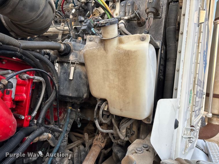 image for item EE1385 2000 Kenworth semi truck