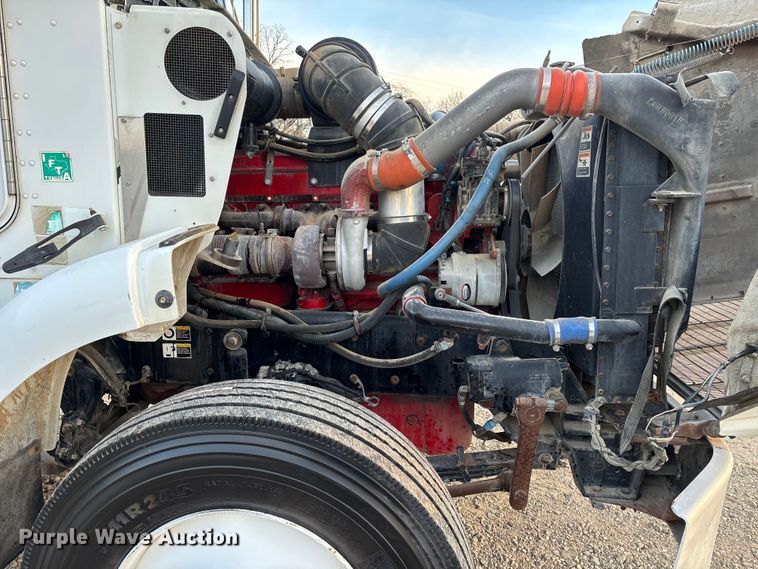 image for item EE1385 2000 Kenworth semi truck