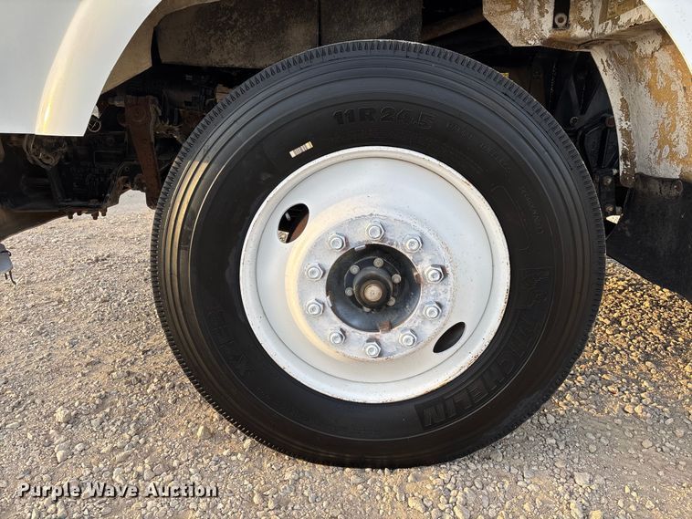 image for item EE1385 2000 Kenworth semi truck