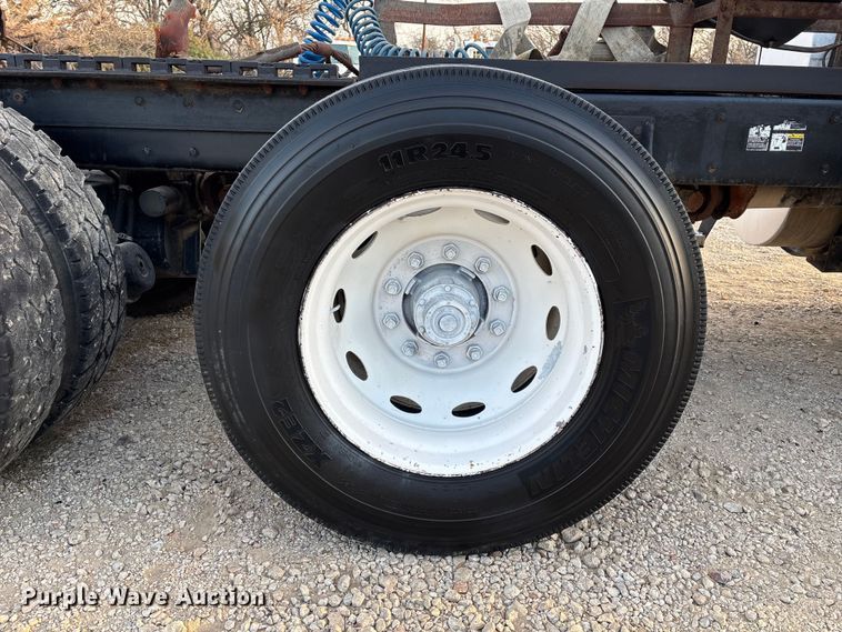 image for item EE1385 2000 Kenworth semi truck