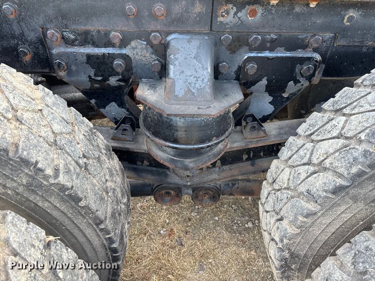 image for item EE1385 2000 Kenworth semi truck