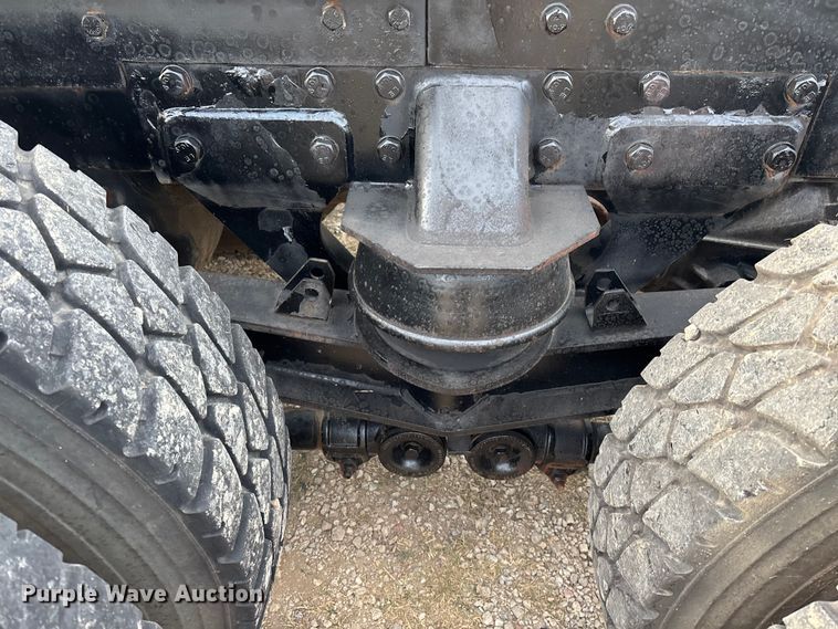 image for item EE1385 2000 Kenworth semi truck