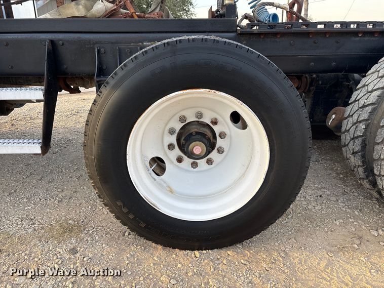 image for item EE1385 2000 Kenworth semi truck