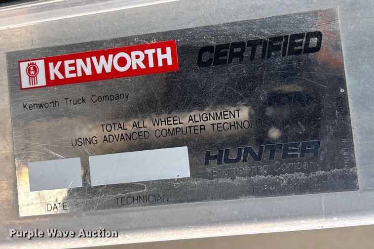 image for item EE1385 2000 Kenworth semi truck