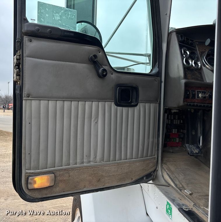 image for item EE1386 2006 Kenworth T800 