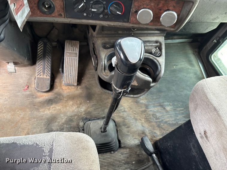 image for item EE1386 2006 Kenworth T800 