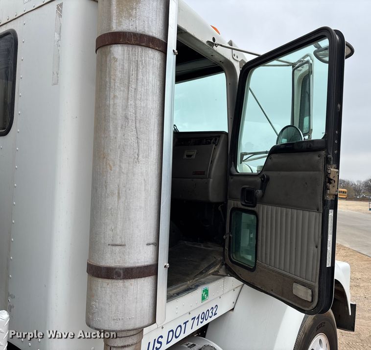 image for item EE1386 2006 Kenworth T800 