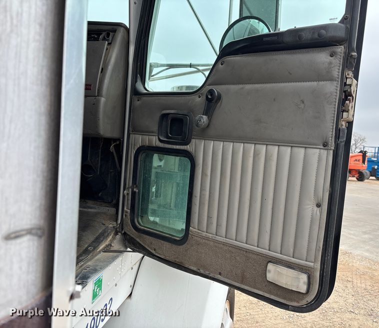 image for item EE1386 2006 Kenworth T800 