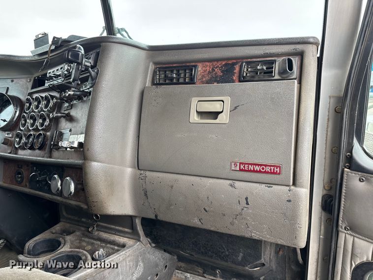 image for item EE1386 2006 Kenworth T800 