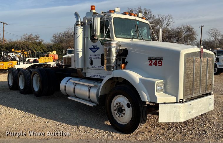 image for item EE1387 2006 Kenworth T800 semi truck