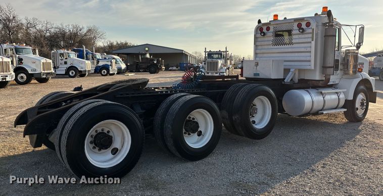 image for item EE1387 2006 Kenworth T800 semi truck