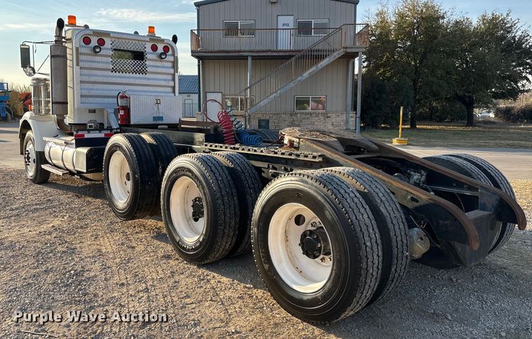 image for item EE1387 2006 Kenworth T800 semi truck