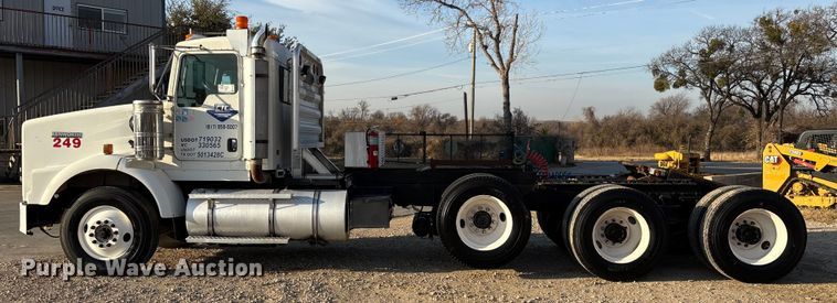 image for item EE1387 2006 Kenworth T800 semi truck