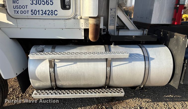 image for item EE1387 2006 Kenworth T800 semi truck