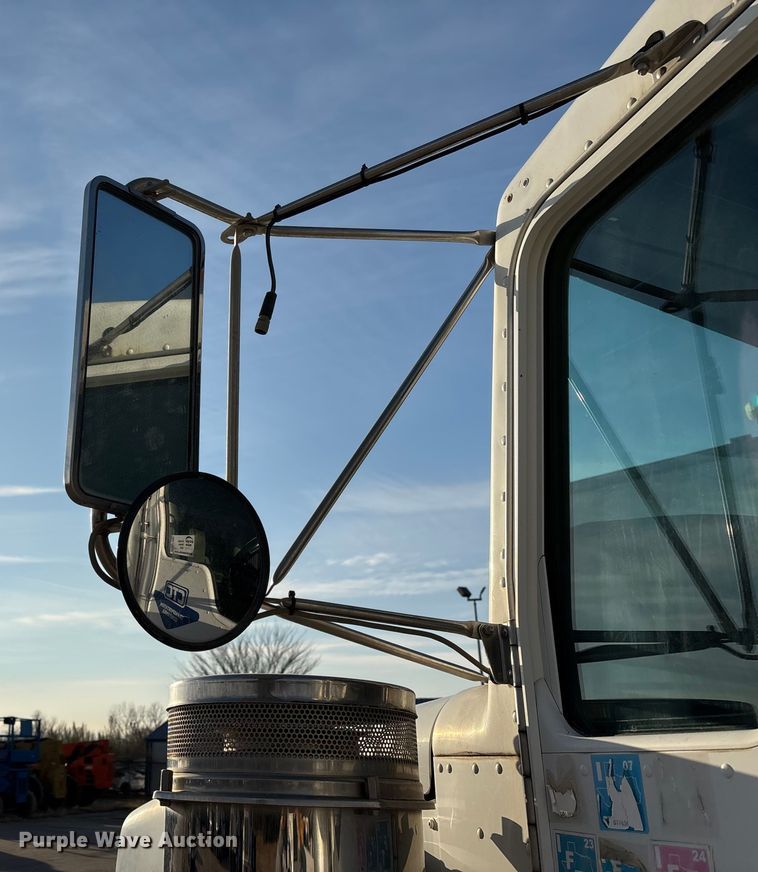 image for item EE1387 2006 Kenworth T800 semi truck