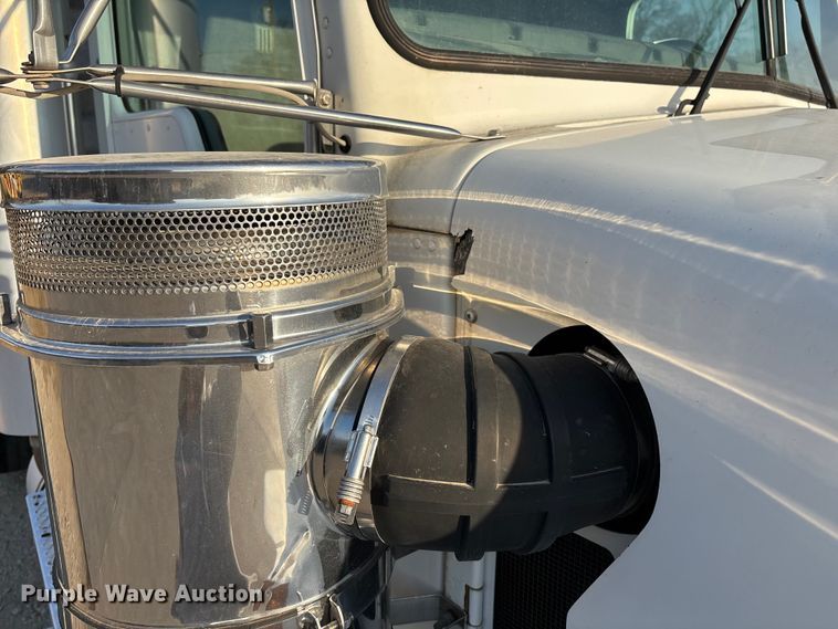 image for item EE1387 2006 Kenworth T800 semi truck