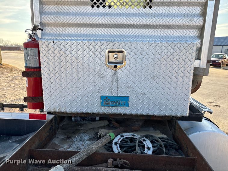 image for item EE1387 2006 Kenworth T800 semi truck