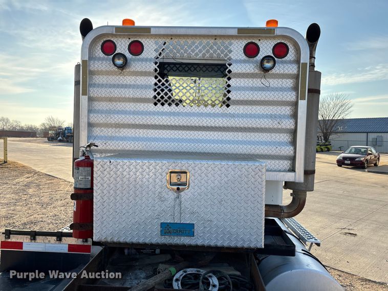 image for item EE1387 2006 Kenworth T800 semi truck