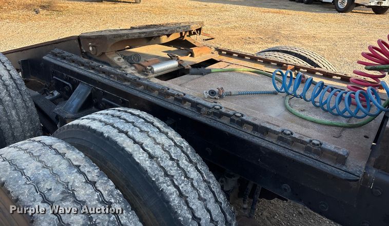 image for item EE1387 2006 Kenworth T800 semi truck