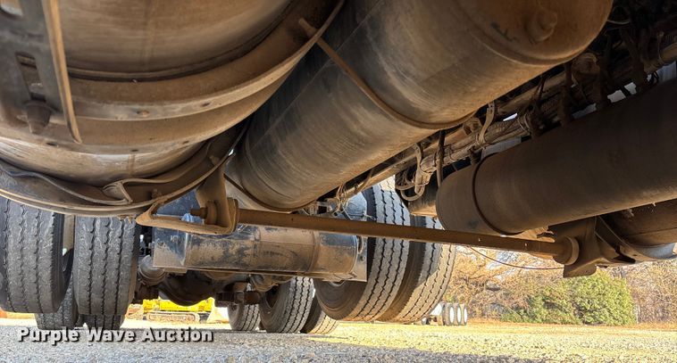 image for item EE1387 2006 Kenworth T800 semi truck