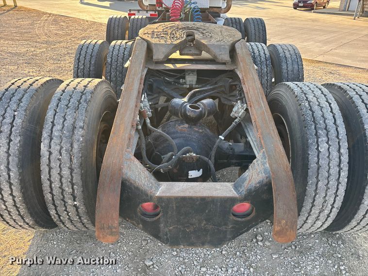 image for item EE1387 2006 Kenworth T800 semi truck