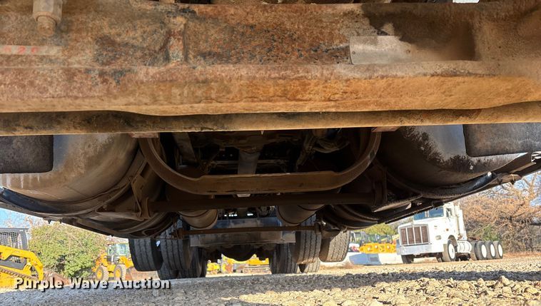 image for item EE1387 2006 Kenworth T800 semi truck