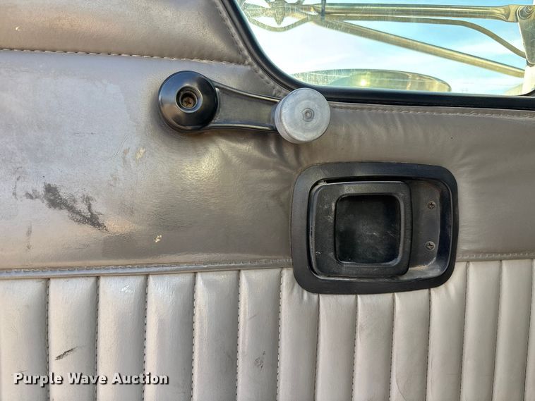 image for item EE1387 2006 Kenworth T800 semi truck