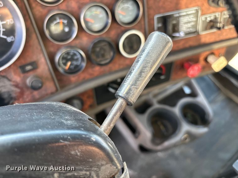 image for item EE1387 2006 Kenworth T800 semi truck