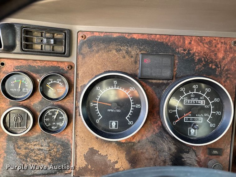 image for item EE1387 2006 Kenworth T800 semi truck