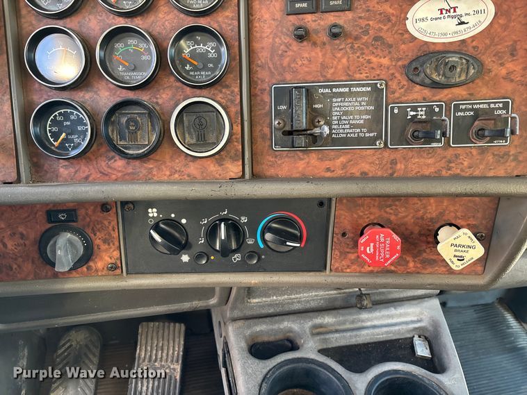 image for item EE1387 2006 Kenworth T800 semi truck