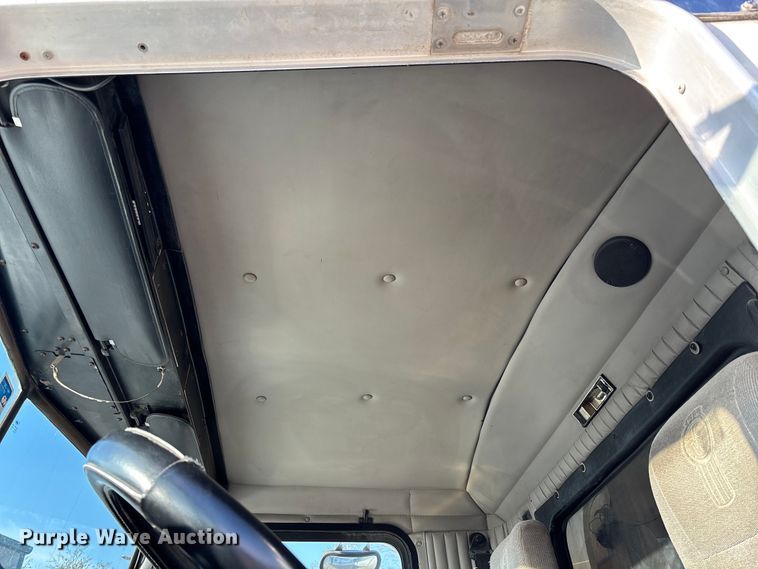 image for item EE1387 2006 Kenworth T800 semi truck