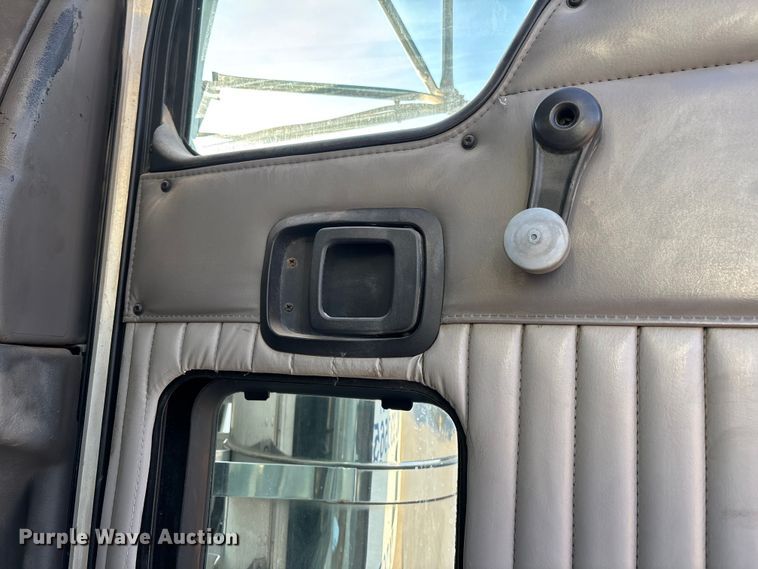 image for item EE1387 2006 Kenworth T800 semi truck