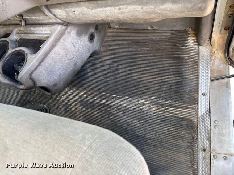 image for item EE1387 2006 Kenworth T800 semi truck