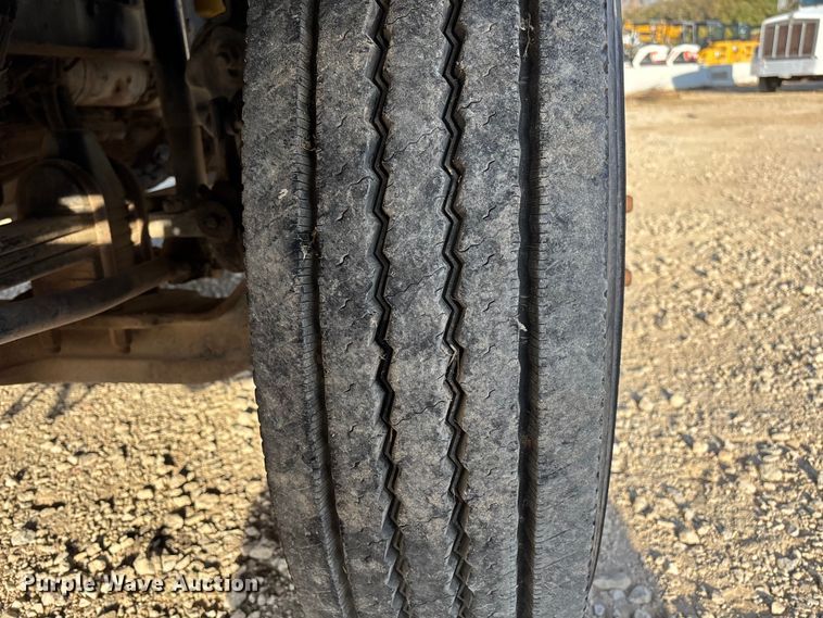 image for item EE1387 2006 Kenworth T800 semi truck