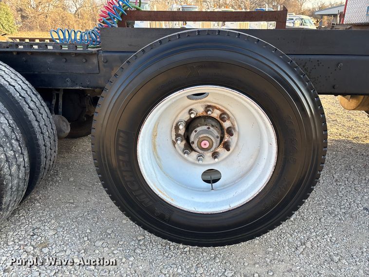 image for item EE1387 2006 Kenworth T800 semi truck