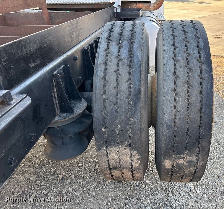 image for item EE1387 2006 Kenworth T800 semi truck