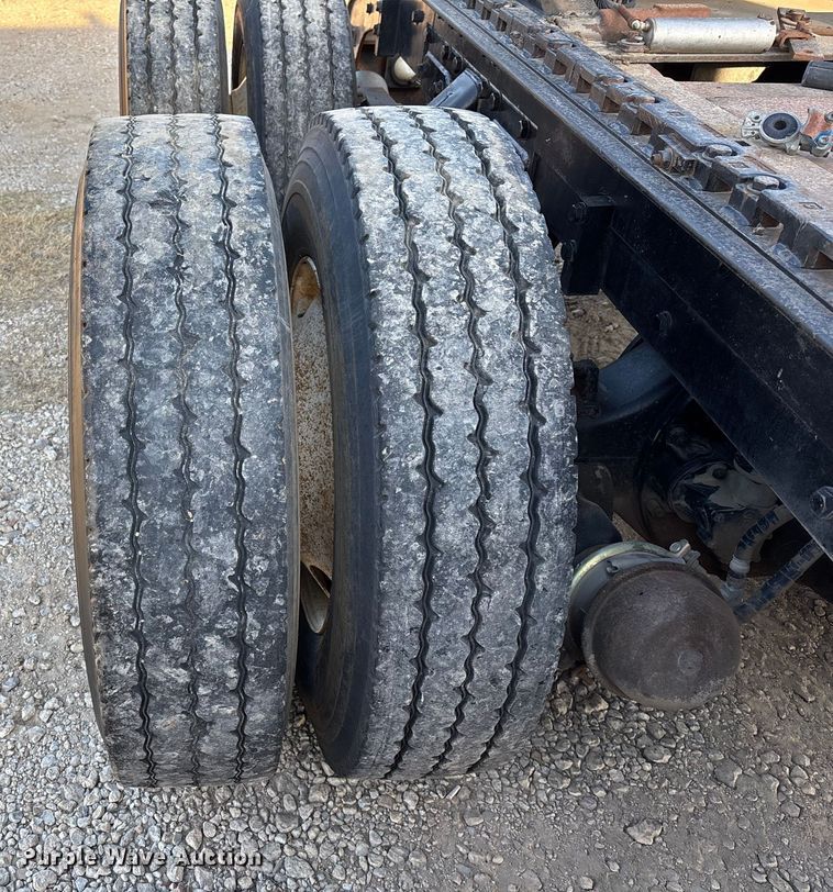 image for item EE1387 2006 Kenworth T800 semi truck