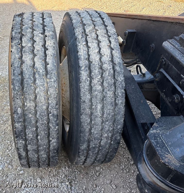 image for item EE1387 2006 Kenworth T800 semi truck