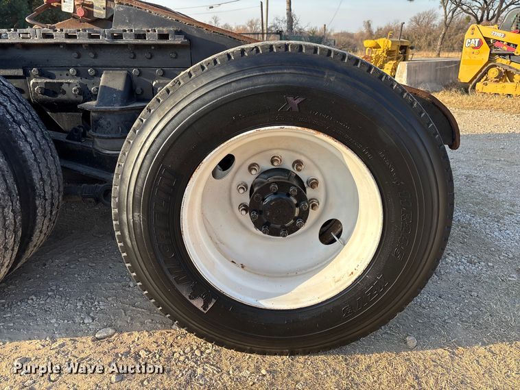 image for item EE1387 2006 Kenworth T800 semi truck