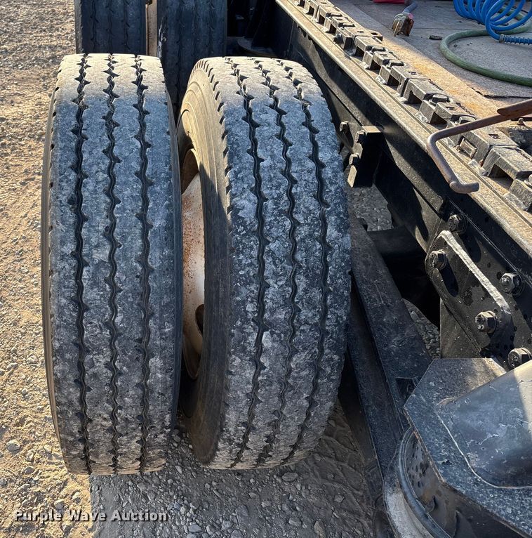 image for item EE1387 2006 Kenworth T800 semi truck