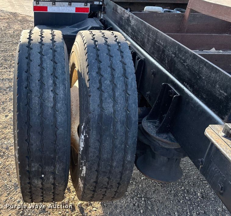 image for item EE1387 2006 Kenworth T800 semi truck